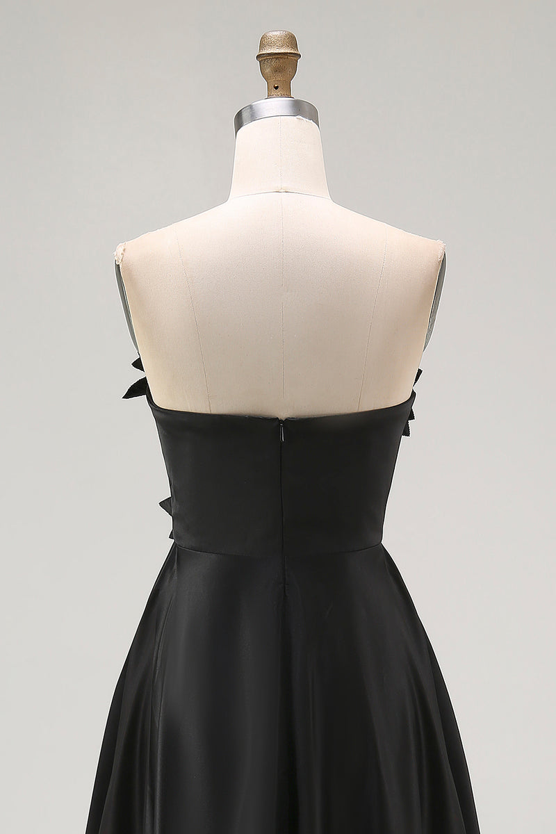 Laden Sie das Bild in den Galerie-Viewer, Schwarz Satin Trägerlos Asymmetrisch Abendkleid mit 3D Blumen