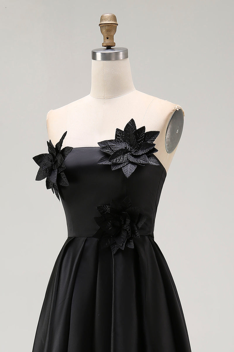 Laden Sie das Bild in den Galerie-Viewer, Schwarz Satin Trägerlos Asymmetrisch Abendkleid mit 3D Blumen
