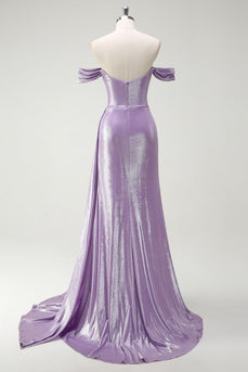 Schulterfreies schulterfreies Flieder-Ballkleid mit Rüschen und Schlitz