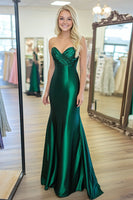 Laden Sie das Bild in den Galerie-Viewer, Dunkelgrünes Satin Bodenlanges Ballkleid mit Herzhals