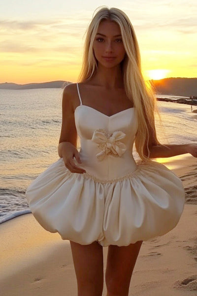 Süßes Weißes Minikleid Satin Kleines Weißes Kleid mit Spaghettiträgern