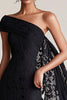 Laden Sie das Bild in den Galerie-Viewer, Schwarz Eine Schulter Etui Ballkleid mit Spitze Cape