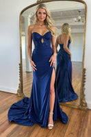 Laden Sie das Bild in den Galerie-Viewer, Marineblau Herzhals Glitzer Korsett Ballkleid mit Schlitz