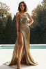Laden Sie das Bild in den Galerie-Viewer, Schulterfreies Metallic Gold Ballkleid mit Schlitz