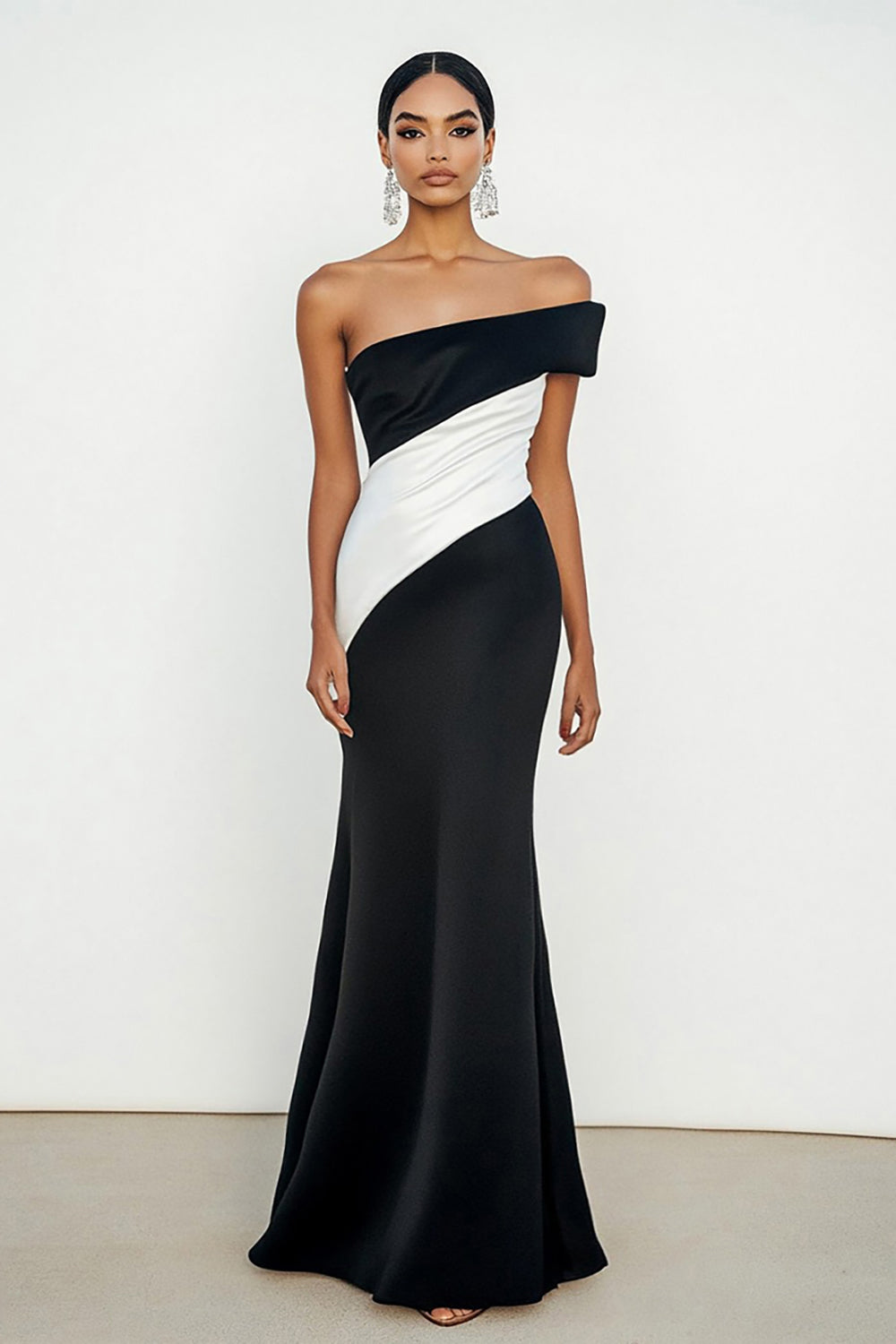 Schwarz und Weiß Trägerlos Satin Etui Lange Formelle Kleid