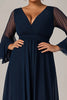 Laden Sie das Bild in den Galerie-Viewer, Marineblau V-Ausschnitt Chiffon Langes Kleid für die Brautmutter in großen Größen mit Lange Ärmeln