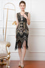 Laden Sie das Bild in den Galerie-Viewer, Glitzernd Schwarz Gold Pailletten V Ausschnitt 20er Jahre Kleid mit Fransen