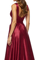 Laden Sie das Bild in den Galerie-Viewer, Satin Bordeaux V-Ausschnitt A Linie Lange Abiballkleid mit Schlitz