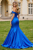 Laden Sie das Bild in den Galerie-Viewer, Glitzer Royal Blau Schulterfreie Lange Satin Abiballkleider mit Perlen