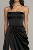 Laden Sie das Bild in den Galerie-Viewer, Schwarz Trägerlos Satin A Linie Lange Formelle Kleid mit Schlitz