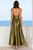 Laden Sie das Bild in den Galerie-Viewer, Olivgrün A Linie Neckholder Satin Rückenfreie Lange Formelle Kleid mit Schlitz