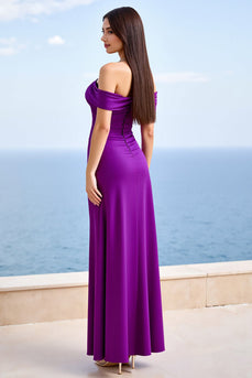 Plum Schulterfreie Satin Sheath Rüschen Lange Formelle Kleid