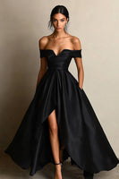 Laden Sie das Bild in den Galerie-Viewer, Schwarz A-Linien Off Schulter Satin Maxi Abendkleid mit Schlitz