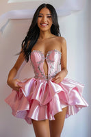 Laden Sie das Bild in den Galerie-Viewer, Glitzer Pink Trägerlos Rüschend Kurze Party Kleid mit Perlenverzierung