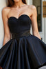 Laden Sie das Bild in den Galerie-Viewer, Glitzer Schwarz Herz-Ausschnitt Satin Kurze Party Kleid mit Perlen