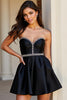 Laden Sie das Bild in den Galerie-Viewer, Glitzer Schwarz Kurze A Linie Satin Party Kleid mit Perlen
