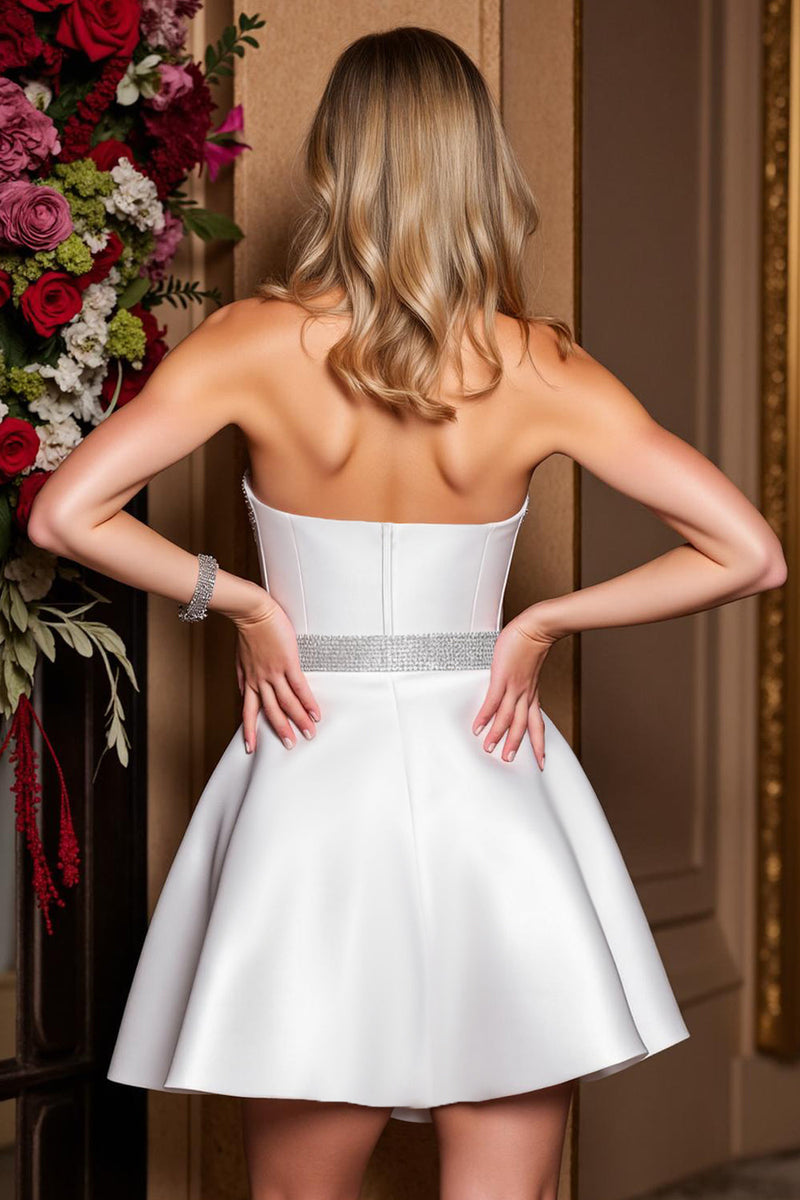 Laden Sie das Bild in den Galerie-Viewer, Glitzer Trägerlos Weiß A Linie Kurze Party Kleid mit Perlen