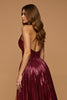 Laden Sie das Bild in den Galerie-Viewer, Glitzernd Burgunderrot Metallic Neckholder Lang Ballkleid mit Schlitz