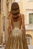 Laden Sie das Bild in den Galerie-Viewer, Glitzernd Golden Metallic Neckholder Gerafft Lang Ballkleid mit Schlitz
