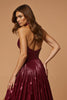Laden Sie das Bild in den Galerie-Viewer, Metallic Burgunderrot Neckholder A-Linie Lang Ballkleid mit Schlitz