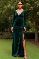 Laden Sie das Bild in den Galerie-Viewer, Dunkelgrün Sheath Samt Rüschen Lang Feiertags Party Kleid mit Schlitz