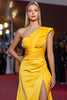 Laden Sie das Bild in den Galerie-Viewer, Gelb Geraffte Eine Schulter Lange Ballkleid mit Schlitz