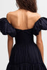 Laden Sie das Bild in den Galerie-Viewer, Schwarz Satin Schulterfreie Midi Formelle Kleid mit Rüschen
