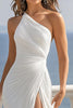 Laden Sie das Bild in den Galerie-Viewer, Elfenbein Eine Schulter Boho Maxi Ruched Hochzeitskleid mit Schlitz