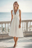 Laden Sie das Bild in den Galerie-Viewer, Elfenbein A Linie V-Ausschnitt Midi Satin Standesamtkleid mit Perlen