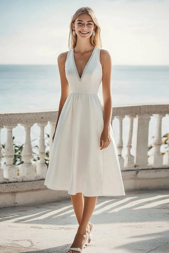 Elfenbein A Linie V-Ausschnitt Midi Satin Standesamtkleid mit Perlen