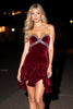 Laden Sie das Bild in den Galerie-Viewer, Glitzer Bordeaux Kurze Samt Rüschend Party Kleid mit Rhinestones