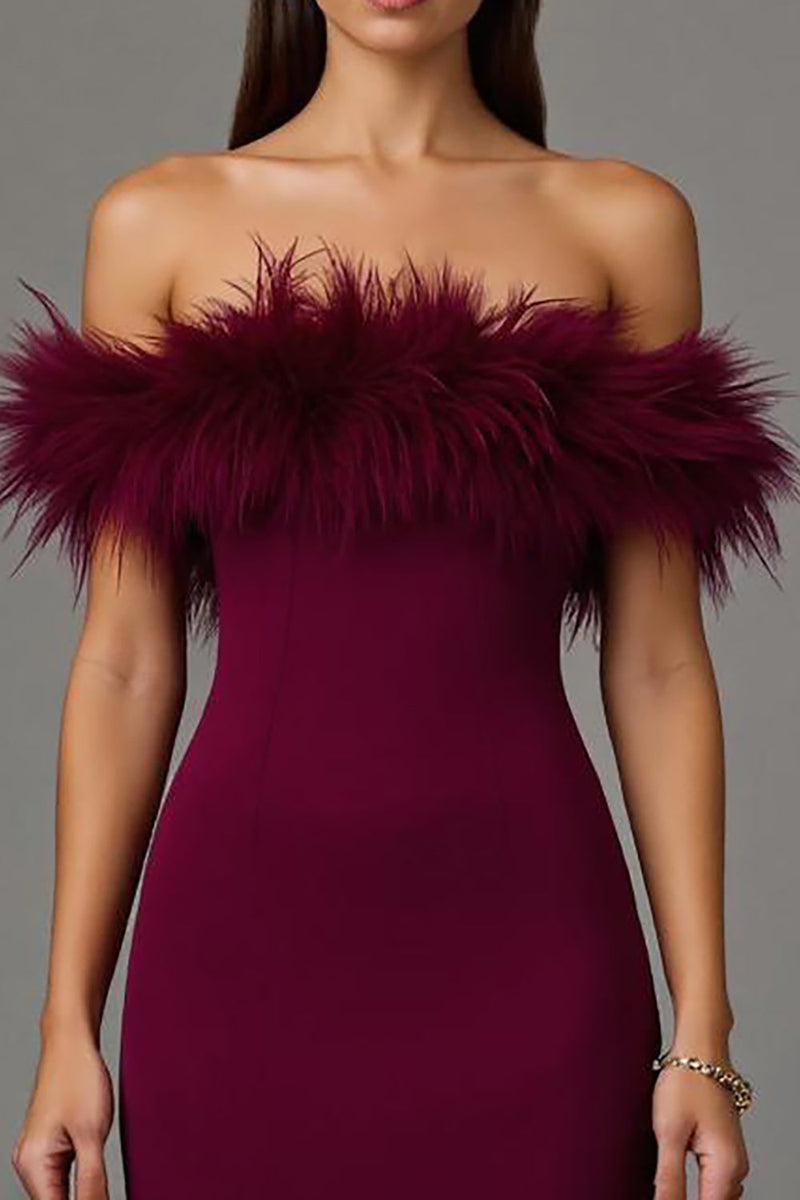 Laden Sie das Bild in den Galerie-Viewer, Burgunderrot Schulterfreie Sheath Lange Formelle Kleid mit Federn