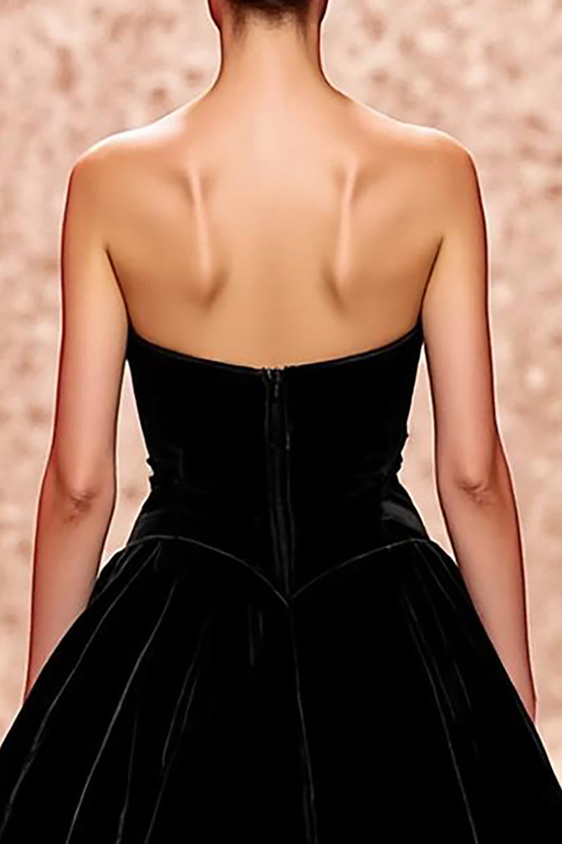 Laden Sie das Bild in den Galerie-Viewer, Einfach Schwarz Samt Trägerlos A Linie Lang Abendkleid