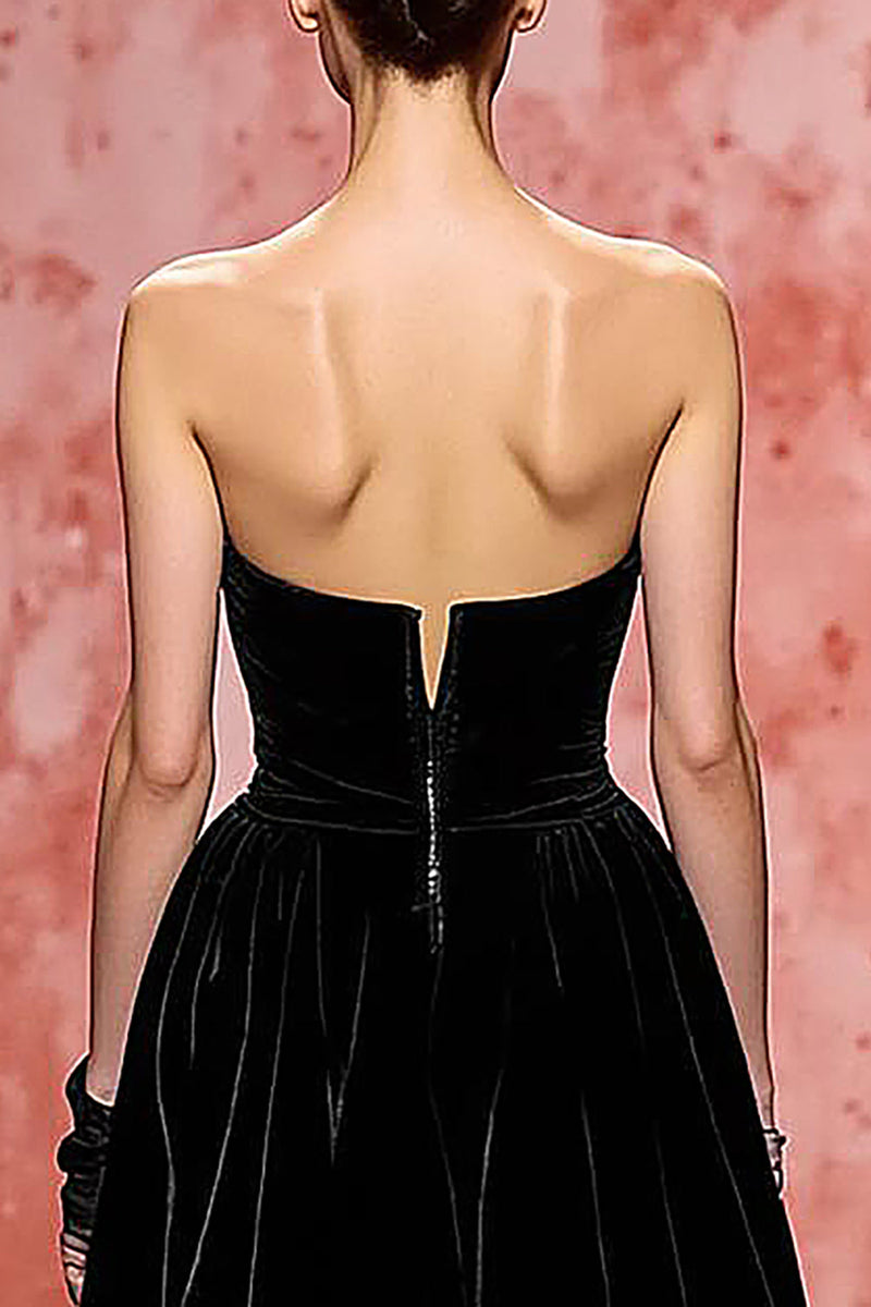 Laden Sie das Bild in den Galerie-Viewer, Schwarz Samt A Linie Trägerlos Lang Abendkleid mit Schlitz