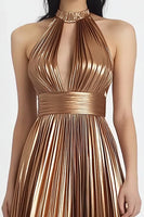 Laden Sie das Bild in den Galerie-Viewer, Gold Metallic Neckholder Pleated Lange Abendkleid