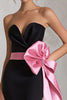 Laden Sie das Bild in den Galerie-Viewer, Schwarz und Rosa Sheath Satin Lange Abendkleid mit Bow
