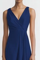 Laden Sie das Bild in den Galerie-Viewer, Schwarz Satin A Linie Rüschen V Ausschnitt Lange Abendkleid