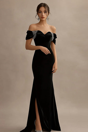 Schwarz Schulterfreie Satin Lange Abendkleid mit Schlitz