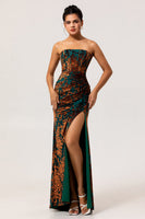 Laden Sie das Bild in den Galerie-Viewer, Leely Women Peacock Green Corset Long Velvet Bridesmaid Dress with Slit Sheath Strapless Wedding Guest Dress
