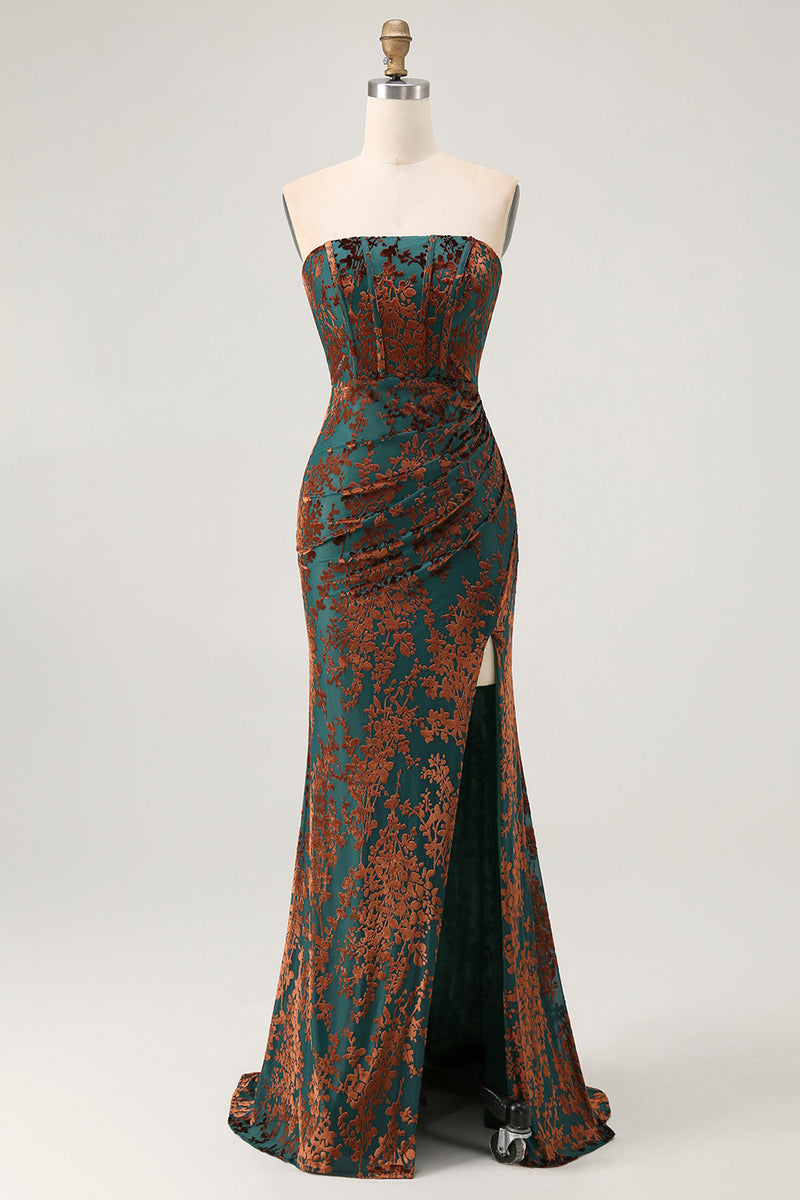 Laden Sie das Bild in den Galerie-Viewer, Leely Women Peacock Green Corset Long Velvet Bridesmaid Dress with Slit Sheath Strapless Wedding Guest Dress