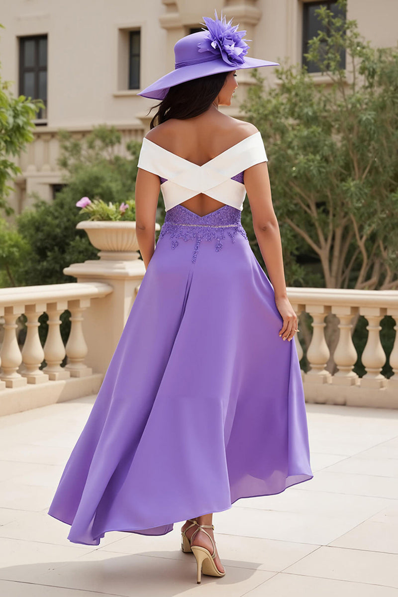 Laden Sie das Bild in den Galerie-Viewer, Lila Chiffon A Linie Schulterfreies Lange Hochzeitsgast Kleid mit Applikationen