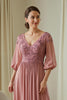 Laden Sie das Bild in den Galerie-Viewer, Altrosa Chiffon Applikationen langes Brautmutterkleid mit Ärmeln