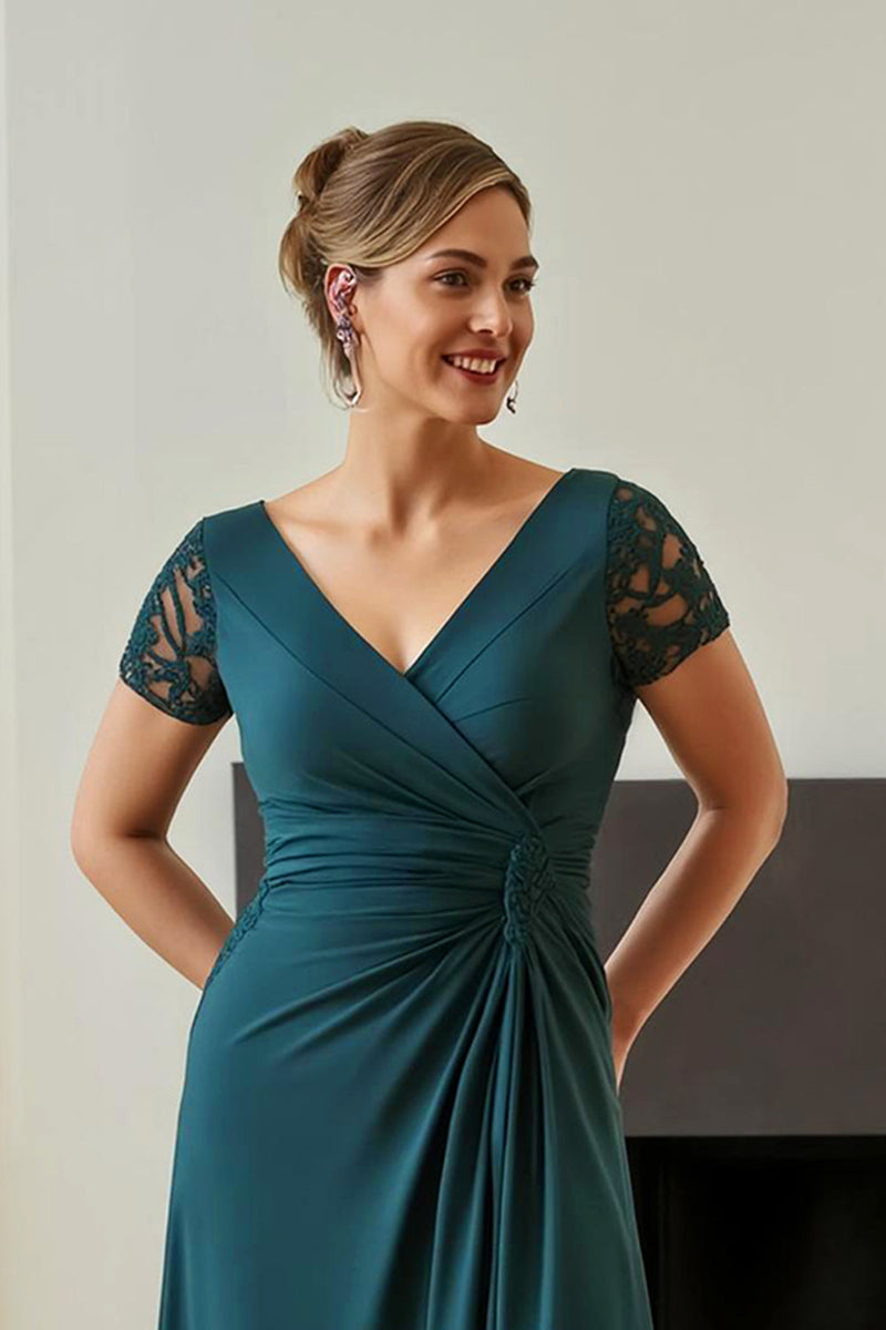 Laden Sie das Bild in den Galerie-Viewer, Tannengrün Rüschen V Ausschnitt langes Brautmutterkleid mit Schlitz