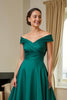 Laden Sie das Bild in den Galerie-Viewer, Dunkelgrün A Line Satin Schulterfreie langes Brautmutterkleid