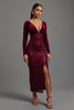 Laden Sie das Bild in den Galerie-Viewer, Glitzernd Burgunder Etuikleid Pailletten Langarm Abendkleid mit Schlitz