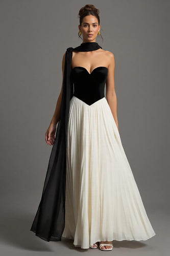 Schwarze und Weiß Chiffon A Linie Herzausschnitt Plissiert Lang Abendkleid
