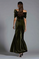 Laden Sie das Bild in den Galerie-Viewer, Oliven Sheath Schulterfreie Lang Samt Feiertagsparty Kleid mit Schleife