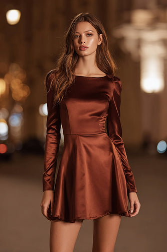 Kaffee A Linie Satin Boat Neck Kurze Cocktail Kleid mit Ärmel