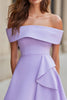 Laden Sie das Bild in den Galerie-Viewer, Lila Satin A Linie Schulterfreie Kurze Cocktail Kleid mit Rüschens