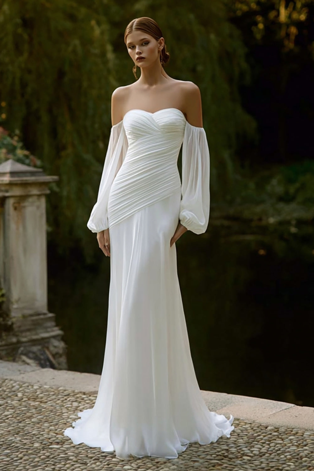 Elfenbein Chiffon Meerjungfrau Schulterfreie Kurze Schleppe Brautkleid mit Ärmeln